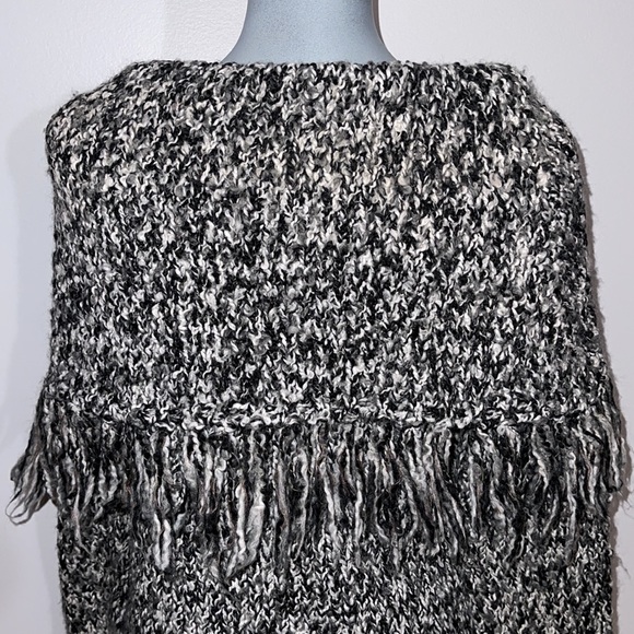 Mac & Jac Knitted Fringe Salt & Pepper Sweater - Picture 8 of 12